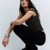 Asymetryczny body z marszczonymi ramiączkami Asymetryczny body z marszczonymi ramiączkami