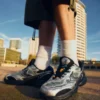 Asymetryczny detal sportowy – Sneakersy Asymetryczny detal sportowy – Sneakersy