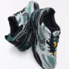 Asymetryczny detal sportowy – Sneakersy Asymetryczny detal sportowy – Sneakersy