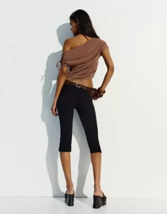 asymetryczny t shirt topy i body 2 330x423 - Asymetryczny T-shirt &ndash; topy i body