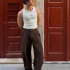 Bardzo luźne spodnie typu baggy z zakładkami w stylu Jogger Bardzo luźne spodnie typu baggy z zakładkami w stylu Jogger