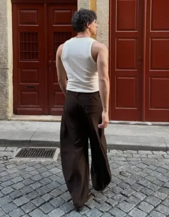 Bardzo luźne, plisowane spodnie typu baggy Jogger
