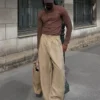 Bardzo luźne spodnie typu baggy z zaszewkami Bardzo luźne spodnie typu baggy z zaszewkami