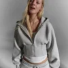 Bluza z kapturem i wysokim stanem zapinana na zamek – #Bershkastyle – damska Bluza z kapturem i wysokim stanem zapinana na zamek – #Bershkastyle – damska