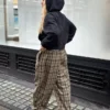 Bluza z kapturem i zamkiem, haftowana – Bluzy i bluzy z kapturem Bluza z kapturem i zamkiem, haftowana – Bluzy i bluzy z kapturem