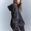 Bluza z kapturem z ćwiekami – topy i body Bluza z kapturem z ćwiekami – topy i body