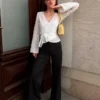 Bluzka z nadrukiem i krzyżującym się dekoltem Bluzka z nadrukiem i krzyżującym się dekoltem
