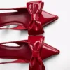 Buty z kokardką na niskich szpilkach – obuwie na szpilkach