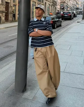 Haftowana koszulka polo w paski z krótkim rękawem w szortach
