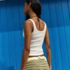 Kamizelka z prążkowanym dekoltem – T-shirty