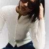 Kardigan z guzikami w stylu rustykalnym – swetry i kardigany Kardigan z guzikami w stylu rustykalnym – swetry i kardigany