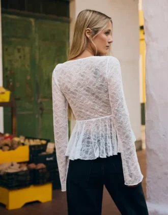 Koronkowy T-shirt z falbanami – #Bershkastyle – damski