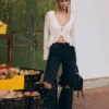 Koronkowy T-shirt z falbanami – #Bershkastyle – damski