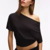 Koszulka z krótkim rękawem i asymetrycznym krojem – T-shirty – Kobiety Koszulka z krótkim rękawem i asymetrycznym krojem – T-shirty – Kobiety