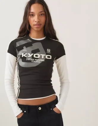 Koszulka z krótkim rękawem i nadrukiem sportowym – T-shirty