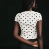 Koszulka z krótkim rękawem i okrągłym dekoltem – T-shirty – Kobiety