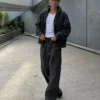 Krótka bluza Fit z zamkiem o prostym kroju Krótka bluza Fit z zamkiem o prostym kroju