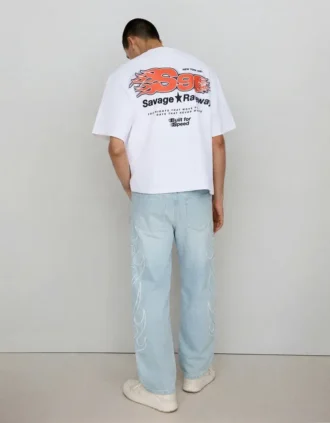 Luźne jeansy z naszywką
