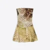Mini sukienka z odkrytymi ramionami w paisley