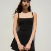 Mini sukienka z ramiączkami w stylu gorsetu