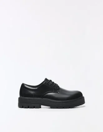 Obuwie typu blucher