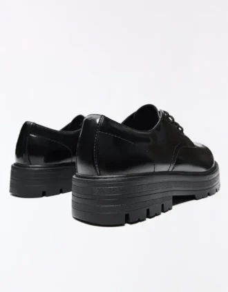 Obuwie typu blucher