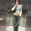 Podarte jeansy z niskim stanem i prostymi nogawkami Podarte jeansy z niskim stanem i prostymi nogawkami