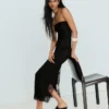 Rustykalna sukienka midi z wiązaniem na szyi