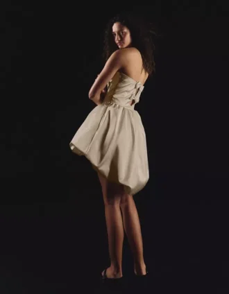 Satynowa sukienka typu bustier