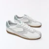Sneakersy w stylu retro z cienką podeszwą