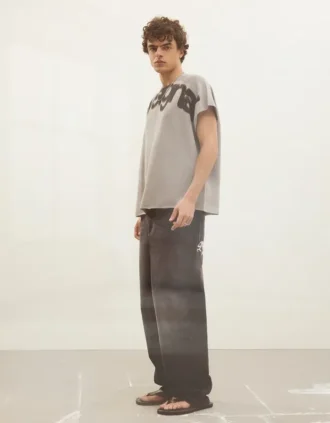 Super luźne jeansy z haftem