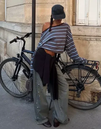 Dżinsy typu boyfriend z niskim stanem i ćwiekami