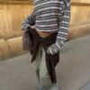 Dżinsy typu boyfriend z niskim stanem i ćwiekami Dżinsy typu boyfriend z niskim stanem i ćwiekami