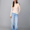 T-shirt z długim rękawem z falbanami z jasnej koronki