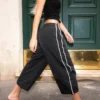 Techniczne spodnie capri z ściągaczami Techniczne spodnie capri z ściągaczami